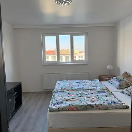 Big Calm Flat In Historical Wenceslas Sq Building *