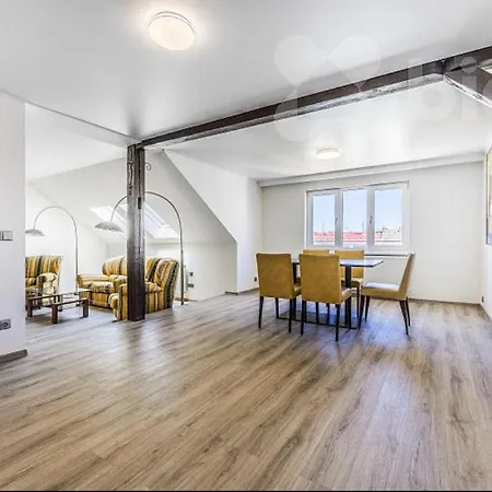 Big Calm Flat In Historical Wenceslas Sq Building 아파트 프라하