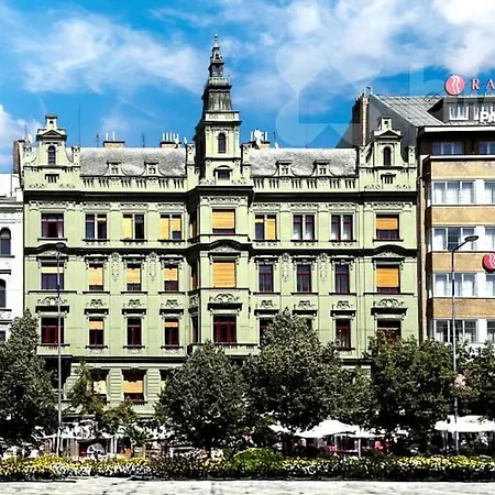 아파트 Big Calm Flat In Historical Wenceslas Sq Building