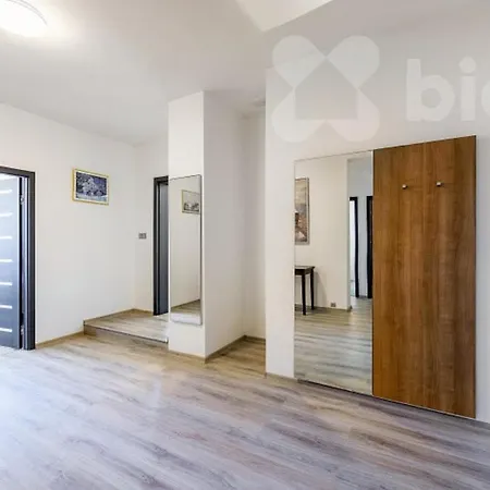 Big Calm Flat In Historical Wenceslas Sq Building *