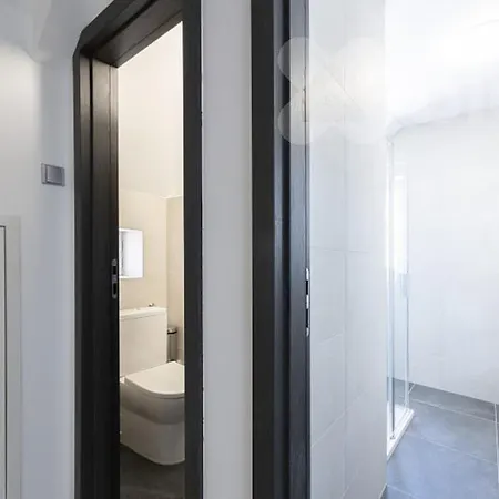 Διαμέρισμα Big Calm Flat In Historical Wenceslas Sq Building *